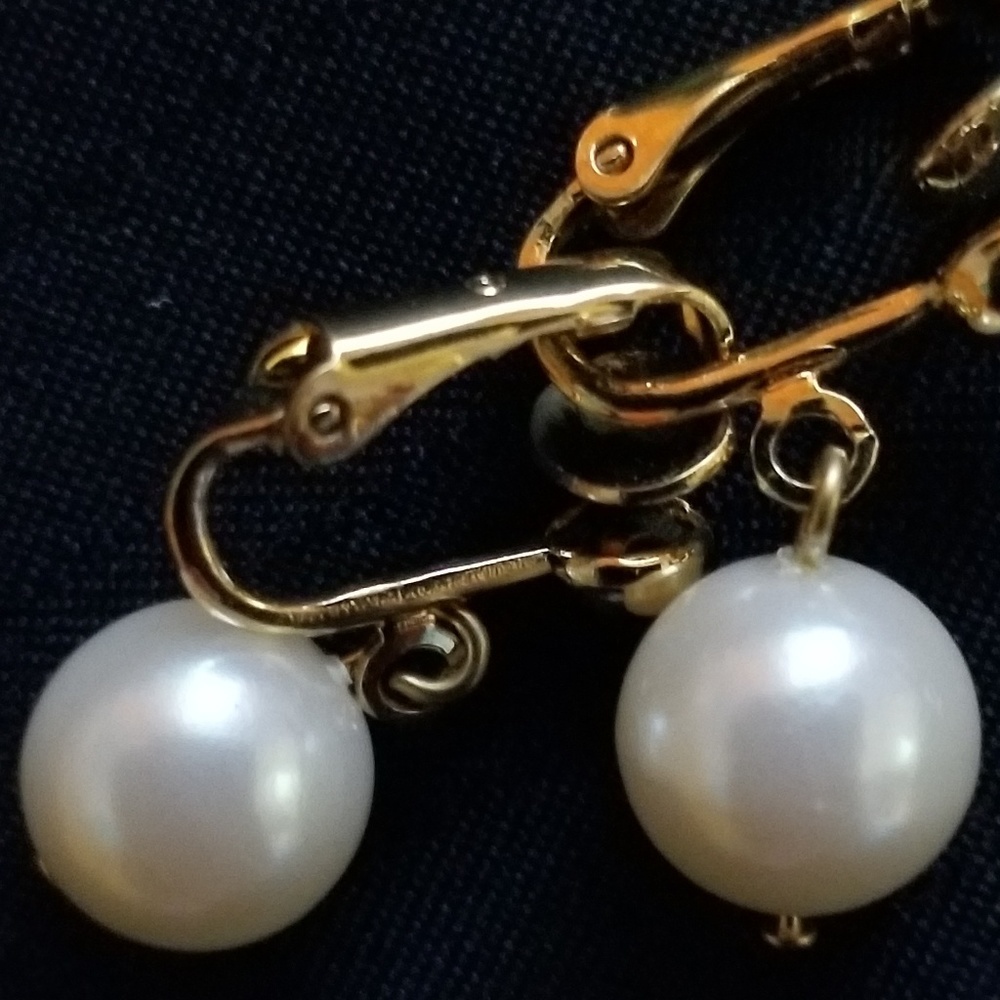 Earings - Picture 2 of 3
